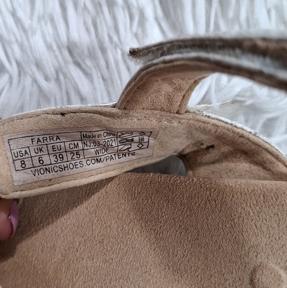 Vionic Wide Silver Snake Farra II Disc Trim T Strap Sandals Adjustable Size 8 - Picture 9 of 9